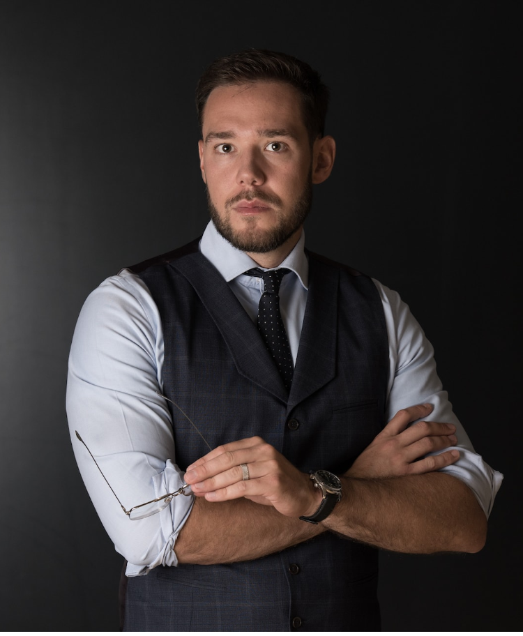 - Pavel Svoreň